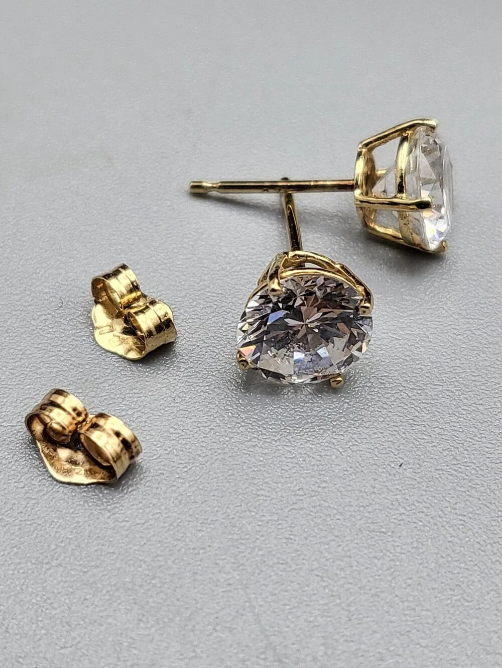 14K Gold Classic Stud Earrings w/ Round Brilliant CZ Crystal Vintage Timeless